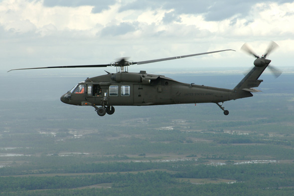 美特种部队一架“黑鹰”直升机硬着陆致一死两伤