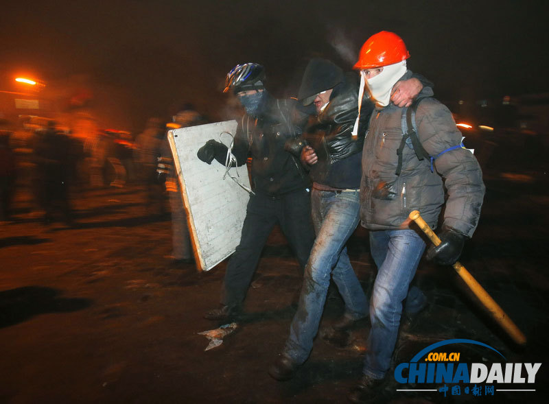 乌克兰首都骚乱仍在持续 警方动用催泪瓦斯镇压 