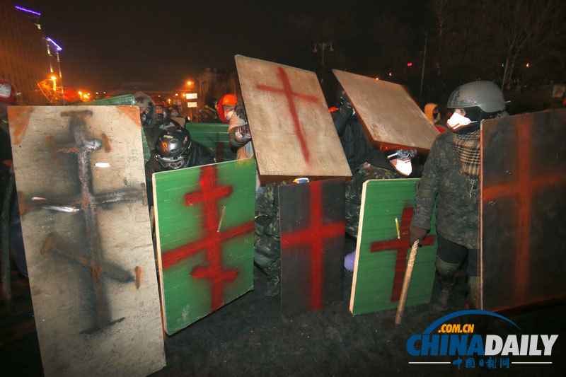 乌克兰首都骚乱仍在持续 警方动用催泪瓦斯镇压 