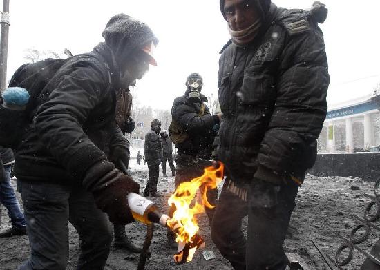乌克兰抗议活动已有3人死亡 警方动用装甲车