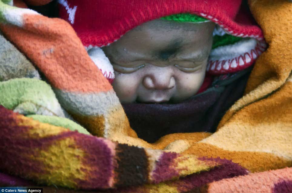 印度孕妇零下35度走9天赴医院生子