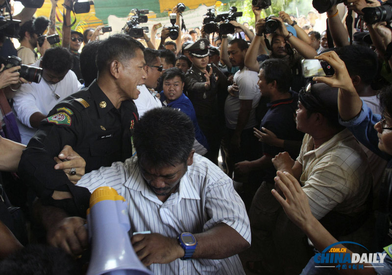 泰国部分投票站遭反对派封锁 示威者与选民爆发冲突