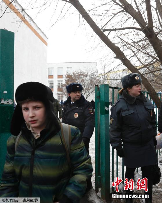 莫斯科一学校学生遭劫持后获释