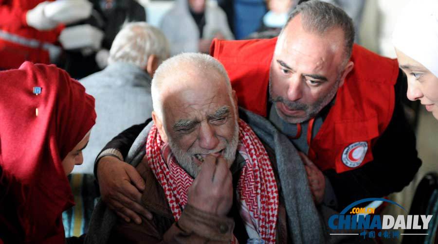 首批叙利亚霍姆斯难民开始从中部战区撤出