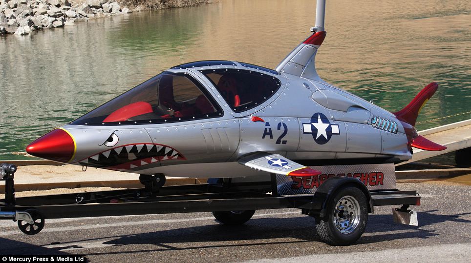 体验跃出水面快感！美商家用战机改装“机械鲨鱼”