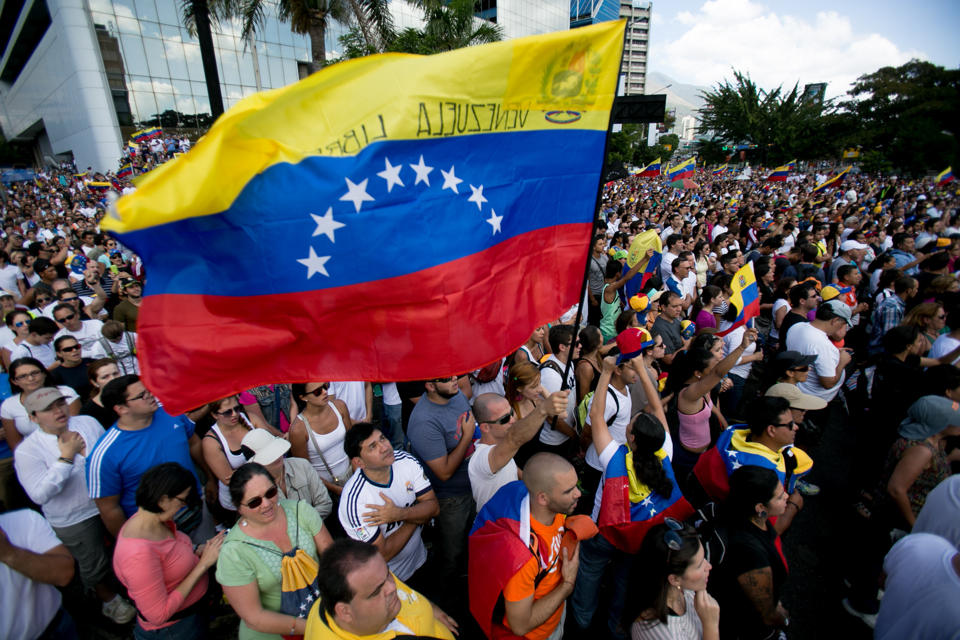 委内瑞拉反对派领袖准备自首 3名美国官员遭驱逐