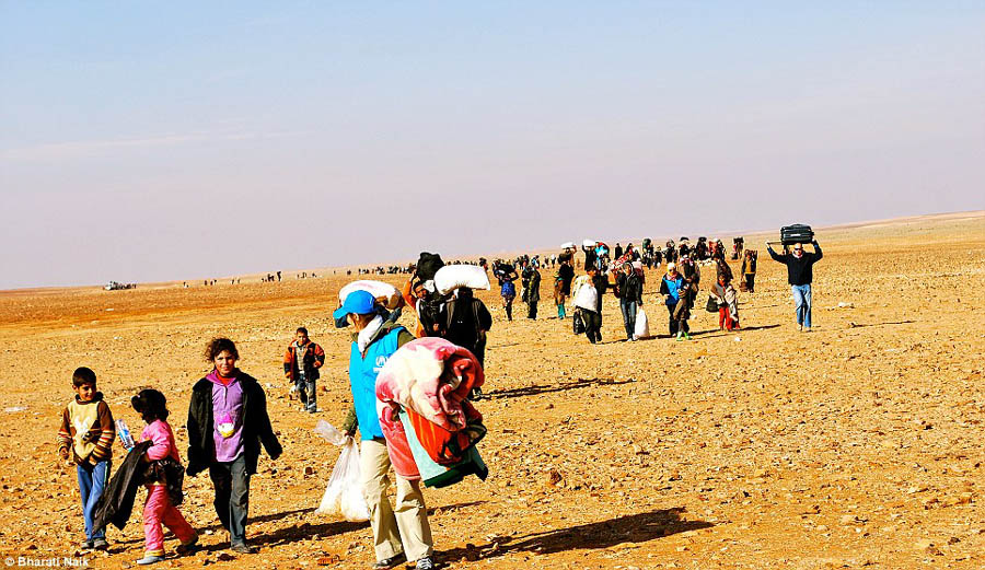 叙利亚4岁男童逃难时迷失沙漠 与家人在难民营团聚