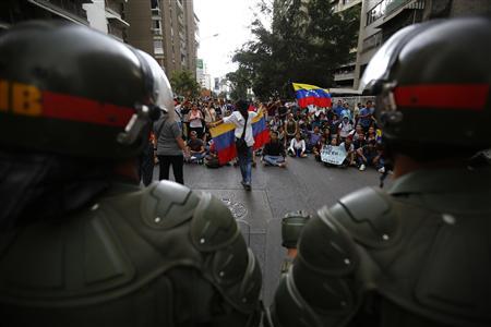 委内瑞拉反对党总部遭查 分析称马杜罗面临“大考验”