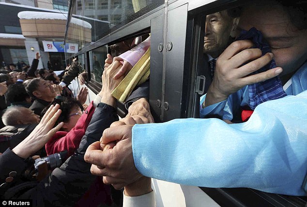 韩朝离散家属团聚活动结束 难舍之情溢于言表