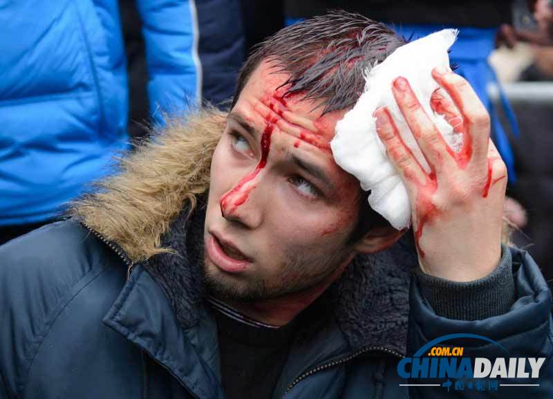 乌克兰亲欧与亲俄民众发生激烈冲突 致多人受伤