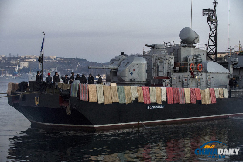 乌克兰防长称俄强行占领克里米亚 要求乌海军投降