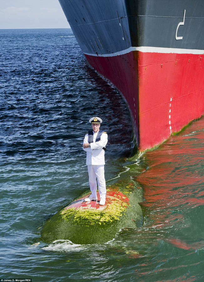 全球最大远洋邮轮迎来十岁生日 船长冒险拍震撼照