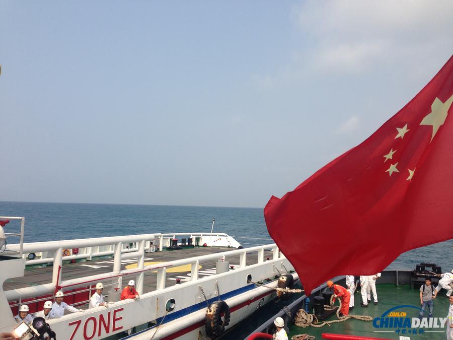 “南海救101”搭载救援专家前往马航失联客机疑似坠落海域