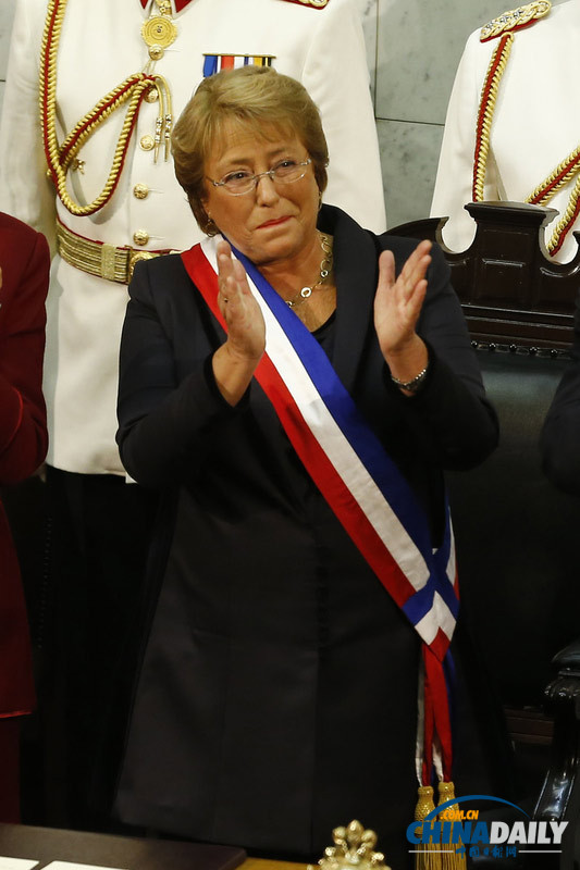 女强人巴切莱特再度当选智利总统 前任皮涅拉拥抱祝贺