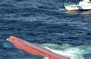 巴拿马籍货轮相撞后沉没 1名中国人遇难8人失踪
