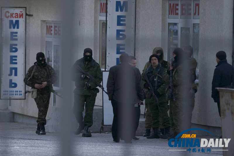 乌克兰军事基地遭不明人士袭击 已致1死