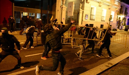 西班牙示威者与警察发生冲突 导致88人受伤