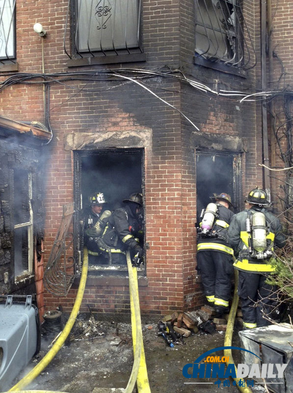 美国波士顿市中心发生火灾 2名消防员死亡