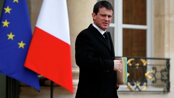 法国总统解散内阁 任命内政部长担任新总理