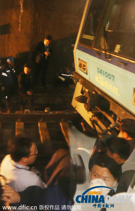 韩国一地铁列车脱轨 大批上班族和学生早高峰出行受阻
