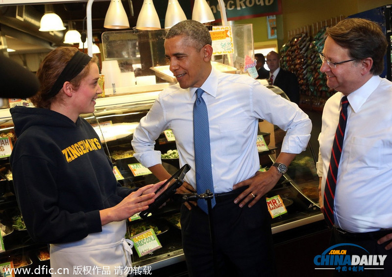 奥巴马发表演讲遭手机围拍 熟食店搭讪美女保镖护驾