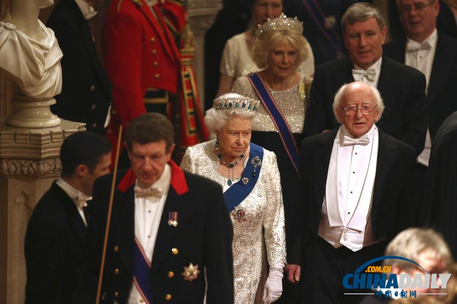 爱尔兰总统首次访问英国 女王设宴款待