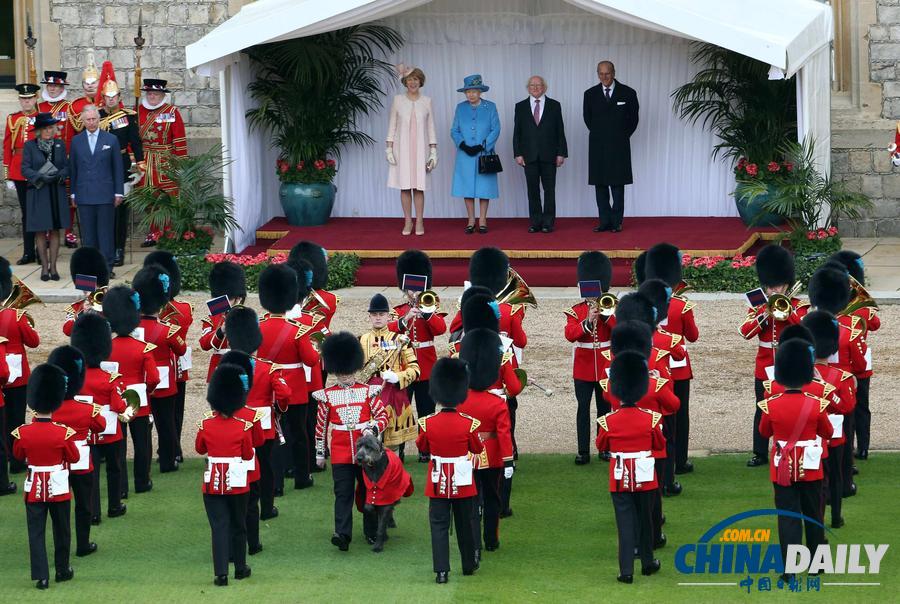 爱尔兰总统首次访问英国 女王设宴款待