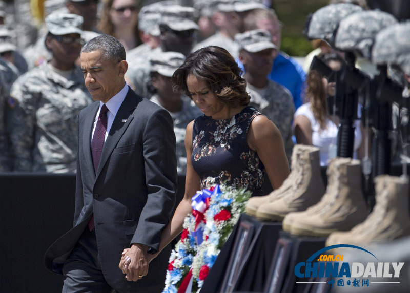 奥巴马夫妇悼念美军胡德堡基地枪杀事件遇难者（图）