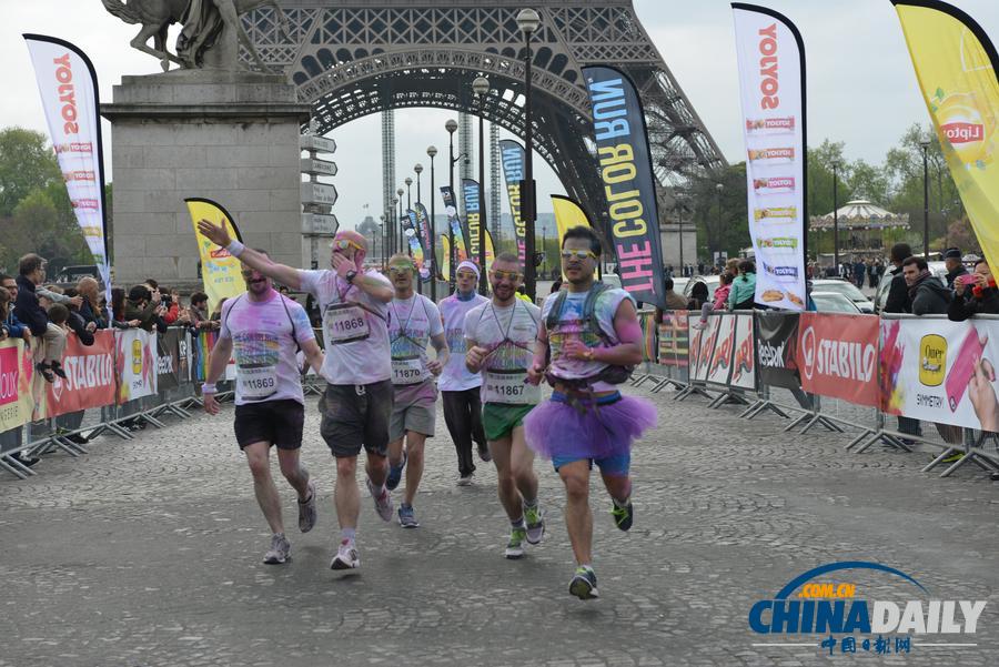 巴黎举办“5公里彩色跑”活动 一万多人参加