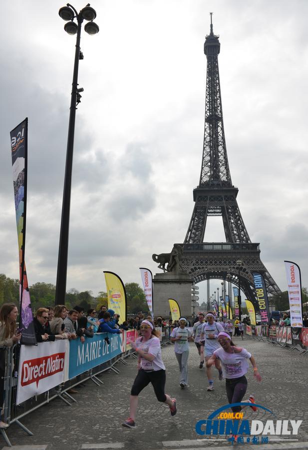 巴黎举办“5公里彩色跑”活动 一万多人参加