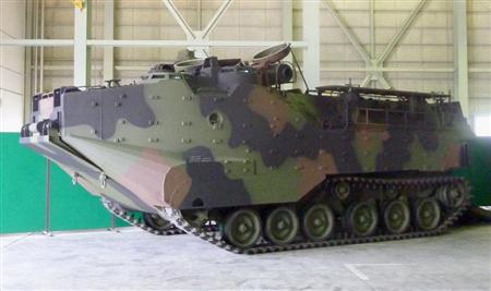 图：日自卫队展示最新购入美式战车