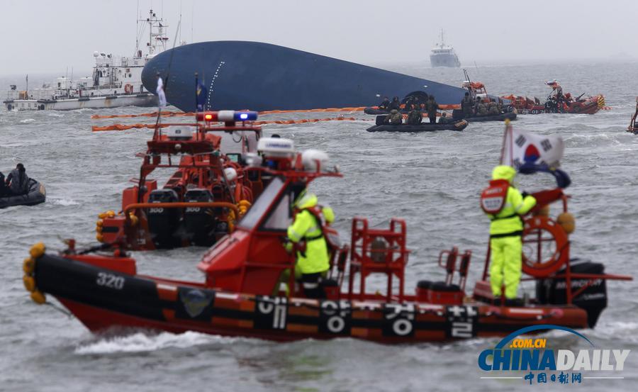 韩国军警继续在客轮沉没海域搜救失踪人员