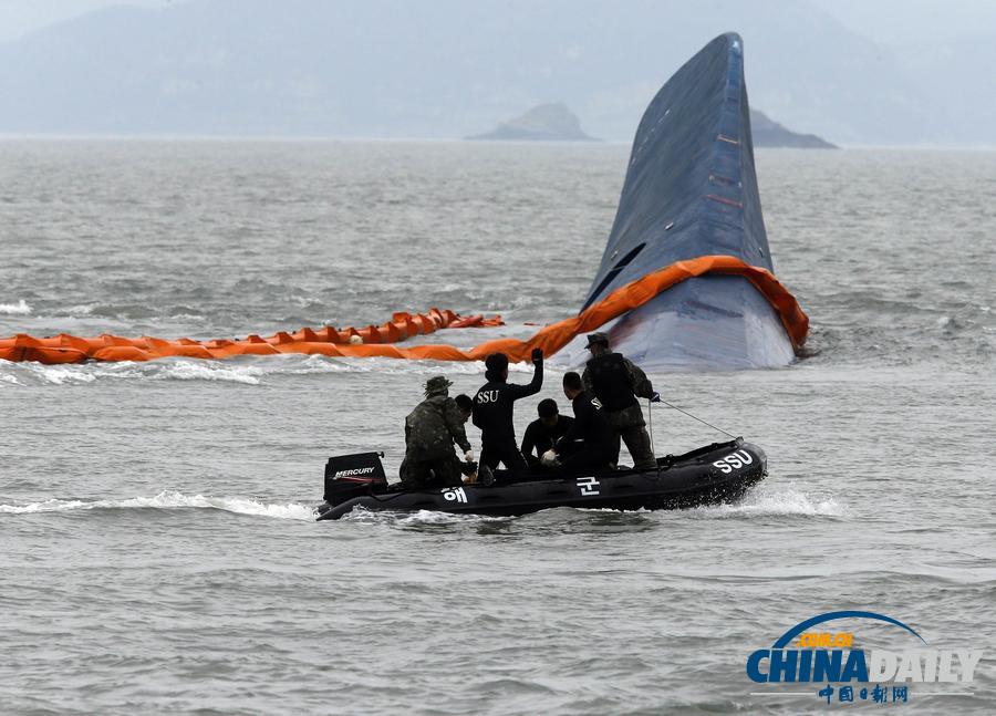 韩国军警继续在客轮沉没海域搜救失踪人员