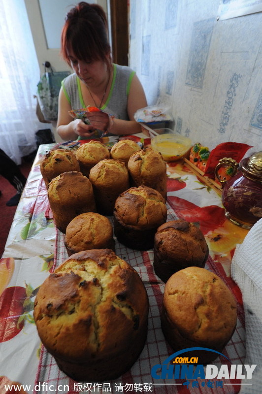 乌克兰东部迎来片刻安宁 民众欢度复活节