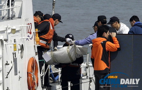 韩国沉船事故新发现5具女尸 遇难人数增至64名