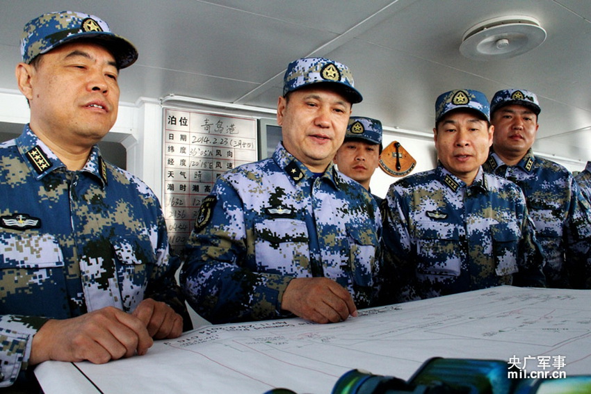 中国海军北海舰队副司令员杨骏飞海军少将担任演习海上指挥员