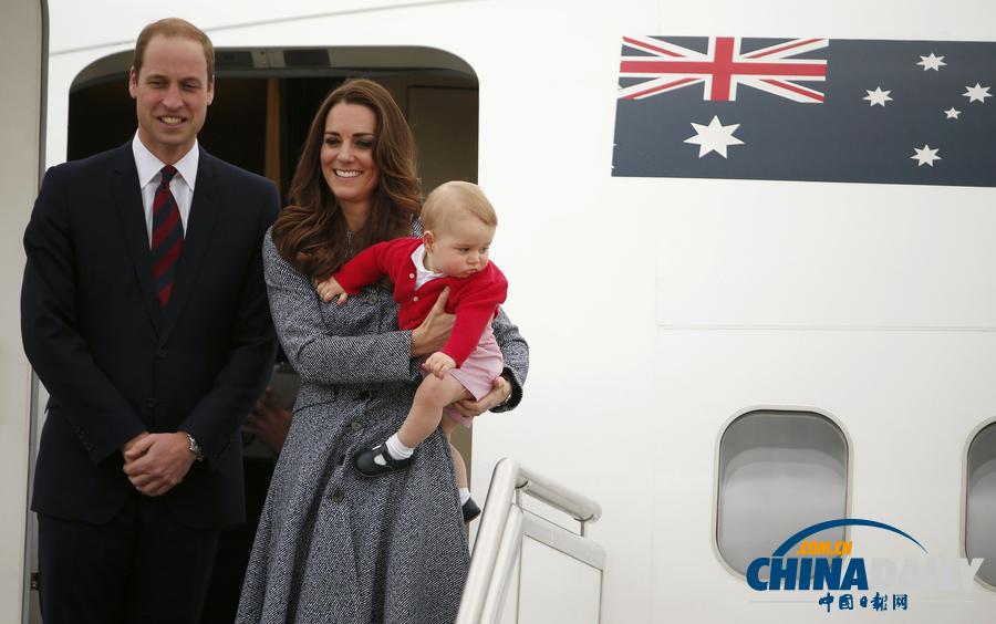 威廉夫妇结束澳大利亚访问 小王子萌态十足惹人爱