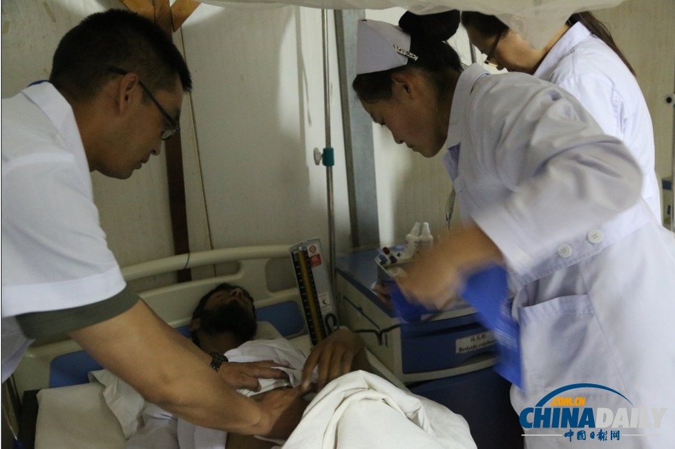 中国驻刚果（金）维和医疗分队工作纪实：连夜手术成功救治外籍士兵