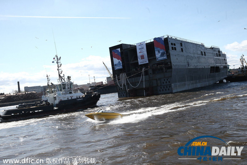 俄罗斯第二艘“西北风”级两栖攻击舰船尾下水