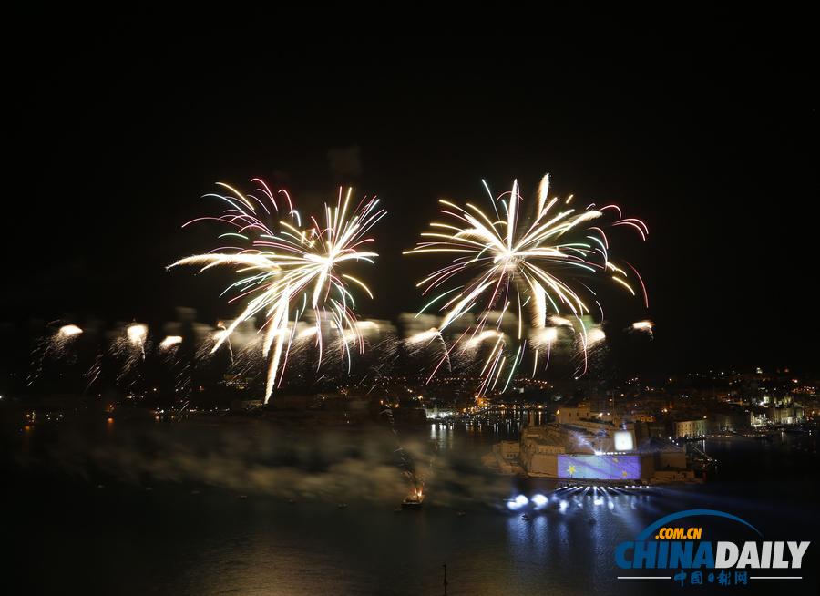 马耳他举行盛大烟花表演 庆祝加入欧盟十周年