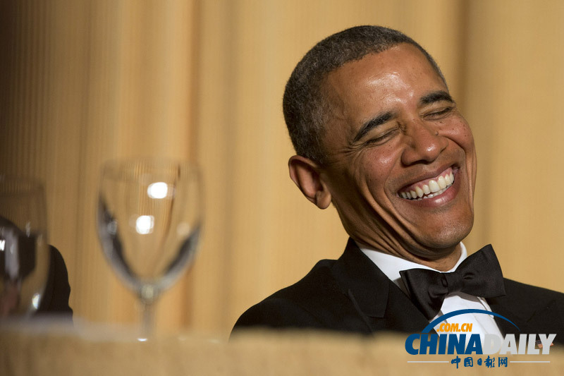 奥巴马出席白宫记者晚宴 频频自嘲展幽默