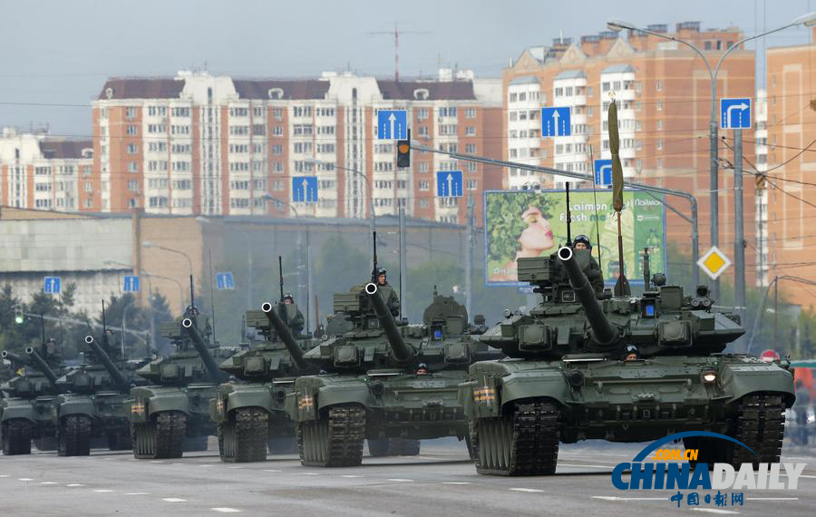 俄罗斯首都举行阅兵彩排 火箭装甲车齐亮相