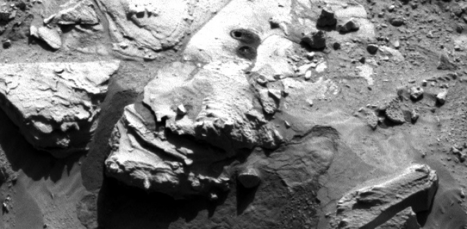 “好奇”号火星“打洞” 钻取岩石样本