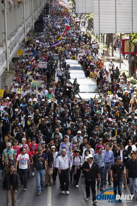 泰国反政府示威者开始“最后对决” 前往市中心游行