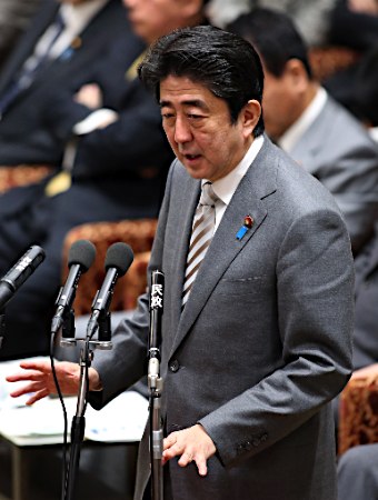 日媒：日本七成民众支持政府行使集体自卫权