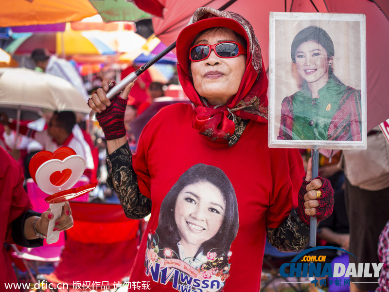 泰国红衫军街头集会声援英拉政府