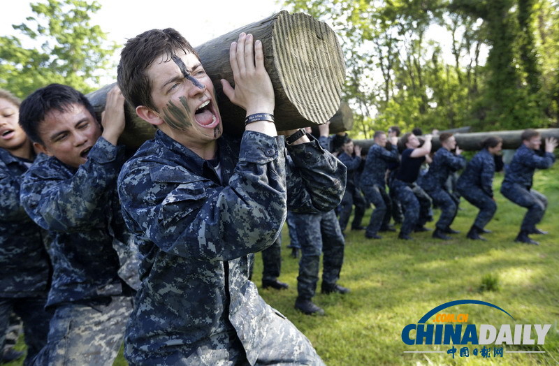 直击美国海军学院新生训练 挑战身体极限磨练毅力