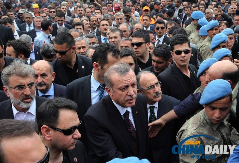 土耳其矿难已致274人死亡 总理抵达现场视察