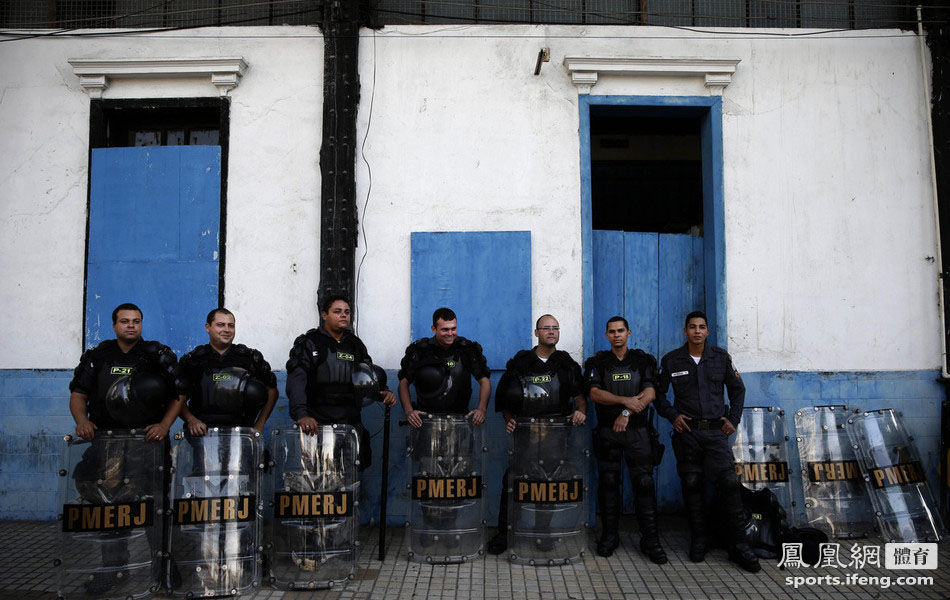 世界杯期间巴西警察将着机械战警式制服执勤