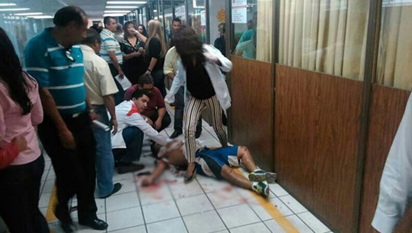 墨西哥一名学生勒索财务老师 反被老师开枪杀死